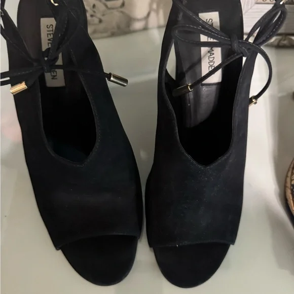 6 pairs of shoes size 10.. all for$150 Edelman Black and Cream Peep-Toe Wedges - Picture 2 of 14